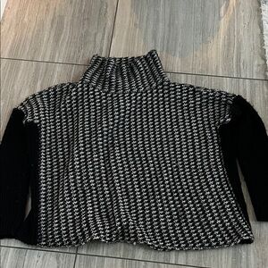 Black and White Houndstooth Women's Sweater guess